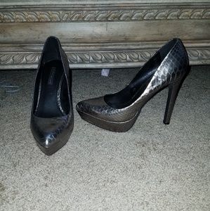 Bcbg metallic pumps